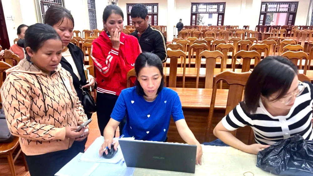 quang-ngai-bat-dau-tang-qua-cho-nguoi-dan-dip-quoc-khanh-2-9 (1).jpg