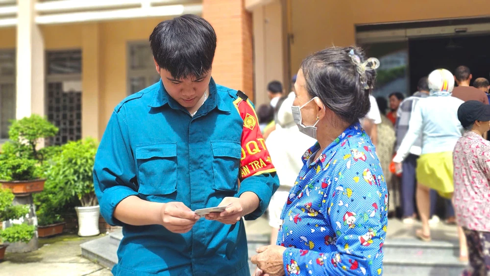 nguoi-dan-tp-thu-duc-cu-am-long-trong-ngay-quoc-khanh-2-9 (2).jpg