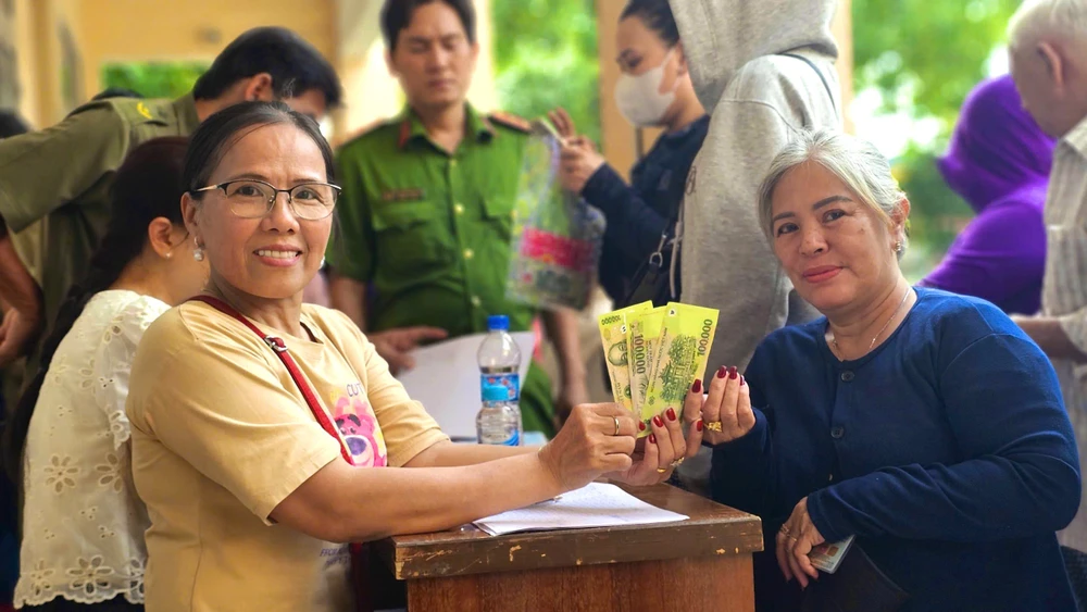 nguoi-dan-tp-thu-duc-cu-am-long-trong-ngay-quoc-khanh-2-9 (7).jpg