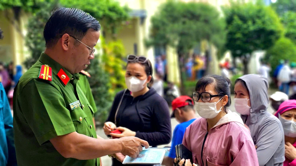 nguoi-dan-tp-thu-duc-cu-am-long-trong-ngay-quoc-khanh-2-9 (8) - Copy.jpg