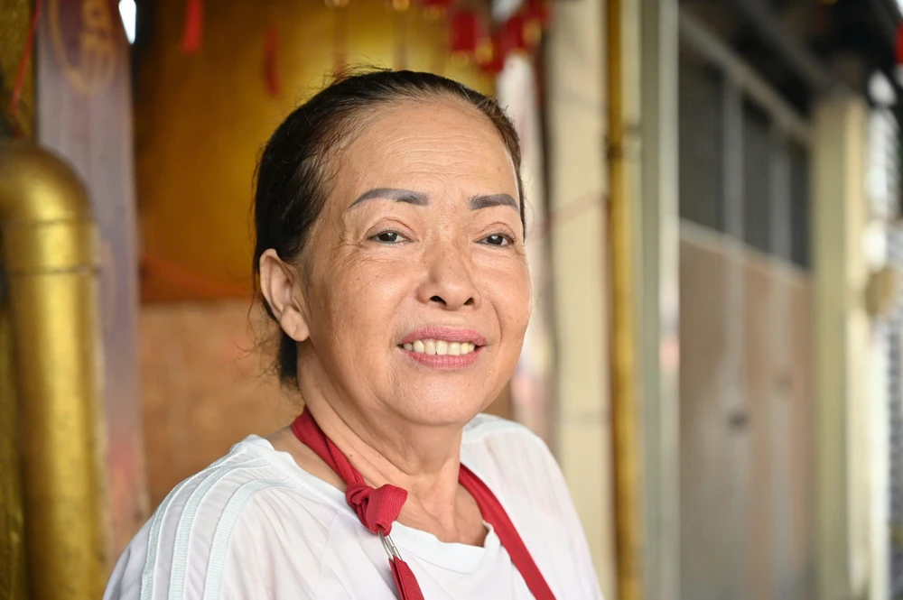 Người dân vui mừng khi điểm trơn trượt tại hẻm 942 Kha Vạn Cân được khắc phục