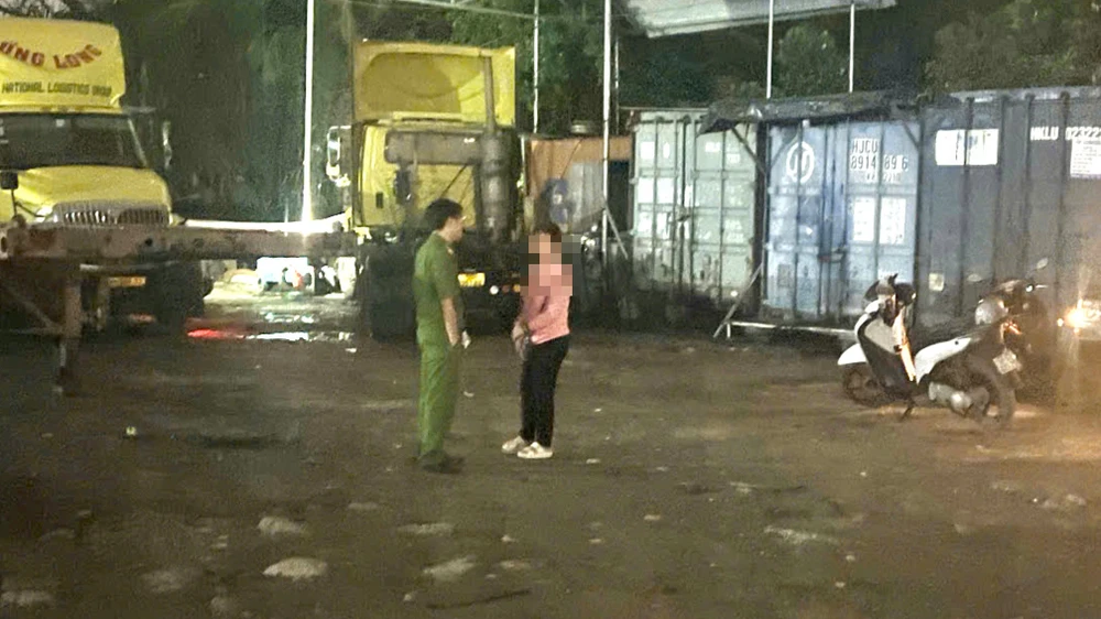 TP.HCM: Người đàn ông nghi bị điện giật tử vong khi đang rửa xe