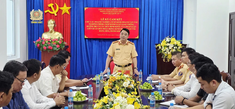 TP.HCM: CSGT xử lý nghiêm xe tải, xe khách vi phạm giao thông