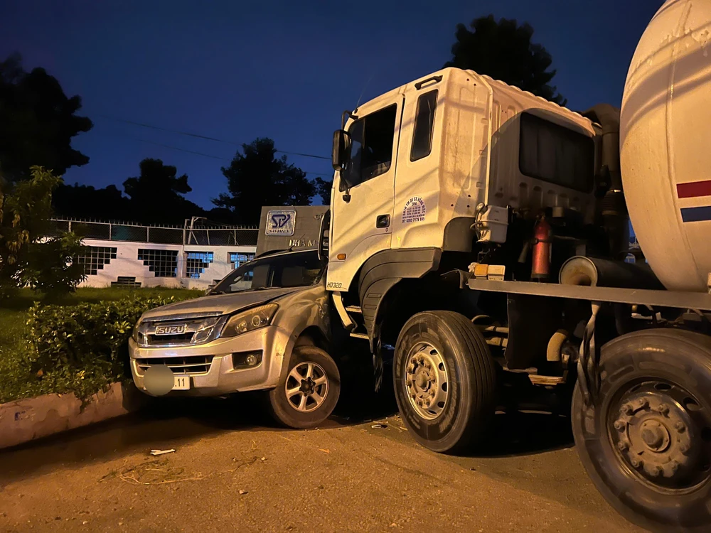 Va chạm liên hoàn trên đường Đỗ Mười, tài xế xe bồn tử vong nghi bị đột quỵ