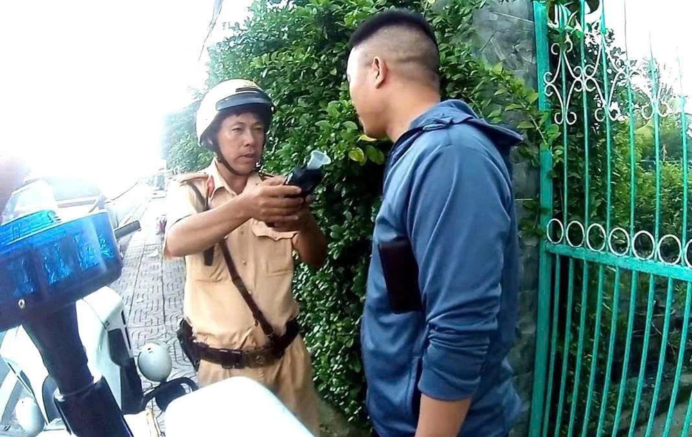 Không nhường đường xe ưu tiên, tài xế ô tô bị phạt đến 8 triệu đồng