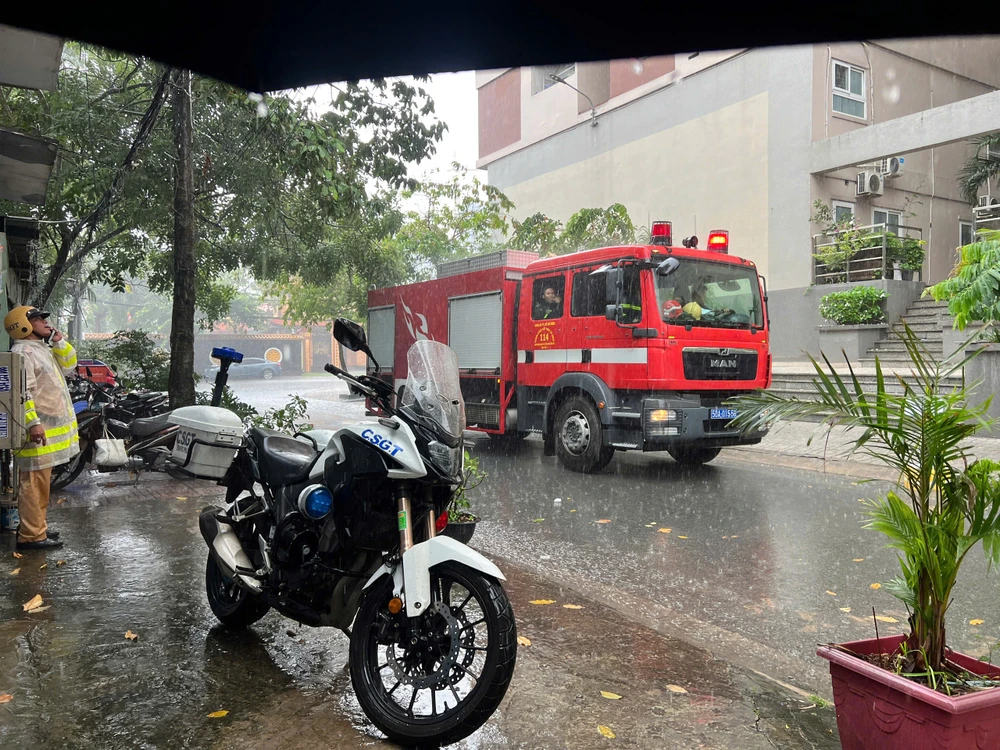 Cháy căn hộ tầng 15 chung cư Đạt Gia, cư dân hoảng loạn tháo chạy