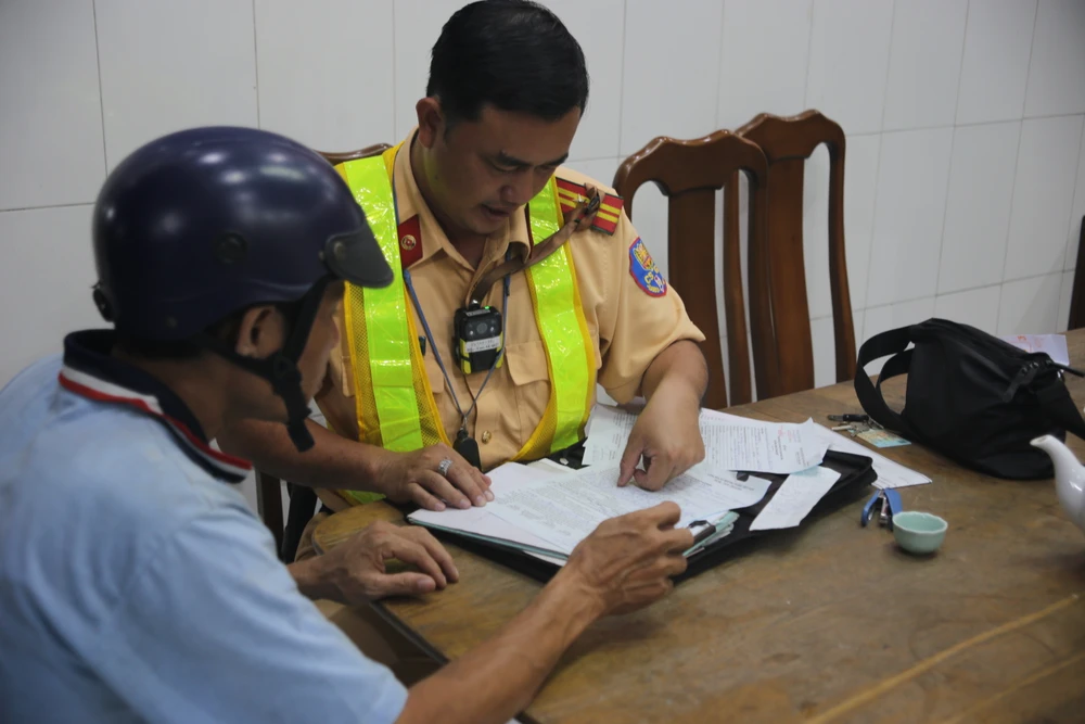 Uống 3 lon bia từ chiều, tối điều khiển xe vẫn bị xử phạt vì có nồng độ cồn