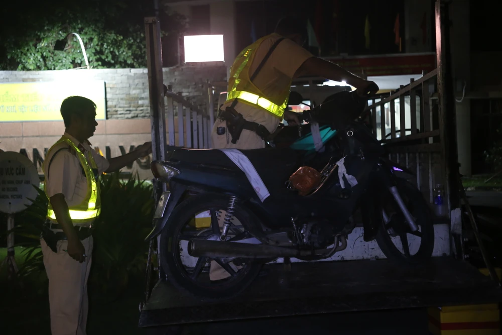 uong-3-lon-bia-tu-chieu-toi-dieu-khien-xe-van-bi-xu-phat-vi-co-nong-do-con (2).JPG