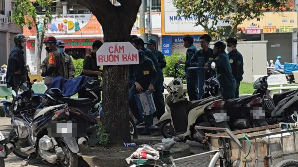 Điều tra vụ người đàn ông tử vong bất thường trên vỉa hè đường Cộng Hòa