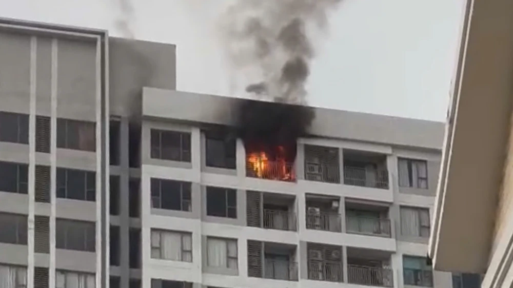 Công an TP.HCM cứu 2 người, hướng dẫn 300 người thoát nạn trong vụ cháy chung cư Riverside