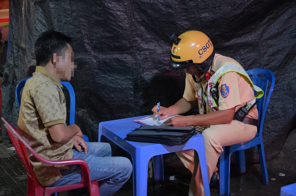 Uống bia mừng 20-10, tài xế bị xử phạt 9 triệu đồng vì vi phạm nồng độ cồn