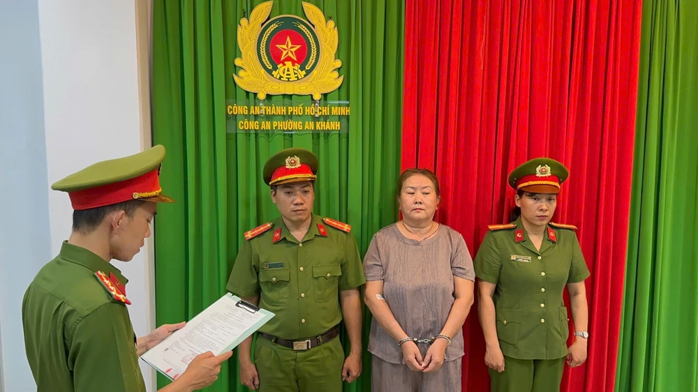 Ảnh 1 - Tống đạt, thi hành Lệnh với Đỗ Hồng Trinh.jpg