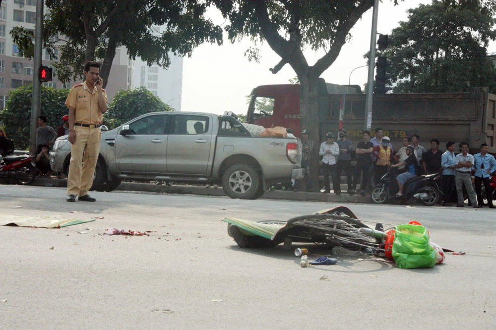 Người phụ nữ bị xe container cuốn vào gầm tử vong tại chỗ ảnh 1