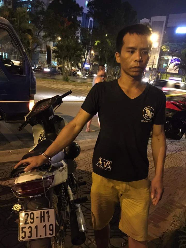 141 Hà Nội liên tiếp bắt 2 vụ ma túy giấu trong người và xe ảnh 1