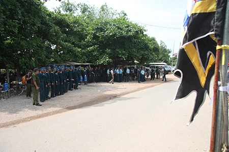 Lễ viếng đẫm nước mắt nơi quê nhà đại tá Khải ảnh 2