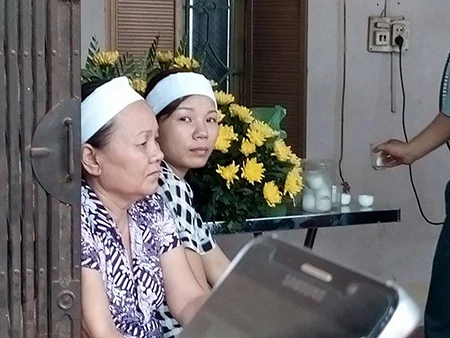 Lễ viếng đẫm nước mắt nơi quê nhà đại tá Khải ảnh 1