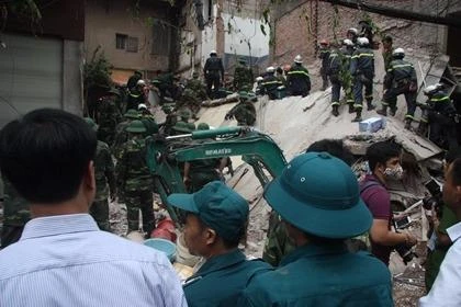 cứu hộ sập nhà ở hà nội