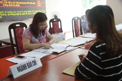 Thí sinh đến xác nhận nhập học tại trường Học viện Báo chí và Tuyên truyền trong sáng nay.