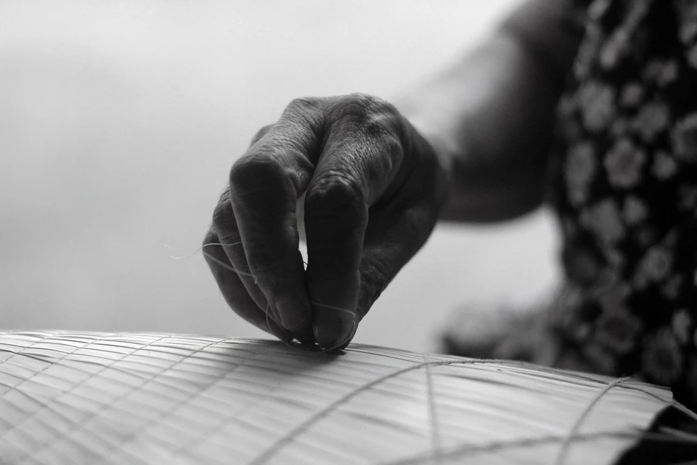 Những điều ít biết về nghề làm nón lá làng Chuông ảnh 4