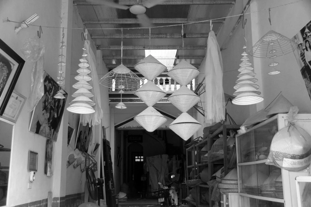 Những điều ít biết về nghề làm nón lá làng Chuông ảnh 5