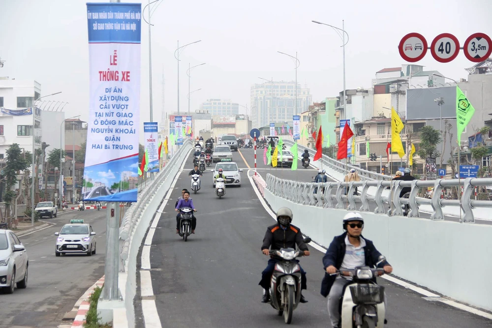 Chính thức thông xe tại cầu vượt 'khủng' làm bằng thép