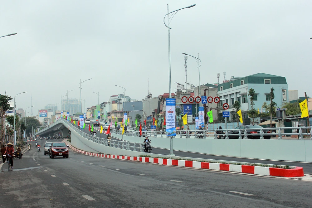 Chính thức thông xe tại cầu vượt 'khủng' làm bằng thép