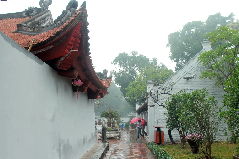 Cận cảnh Văn miếu trong 'màu áo' mới ảnh 2