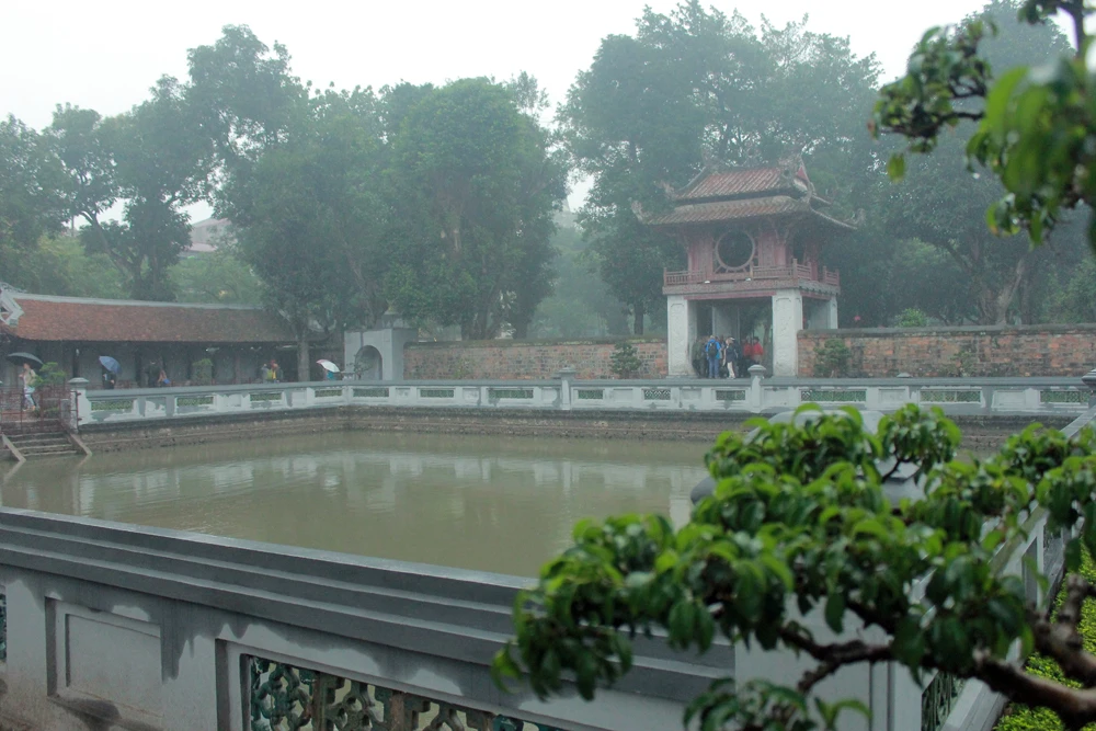 Cận cảnh Văn miếu trong 'màu áo' mới ảnh 1