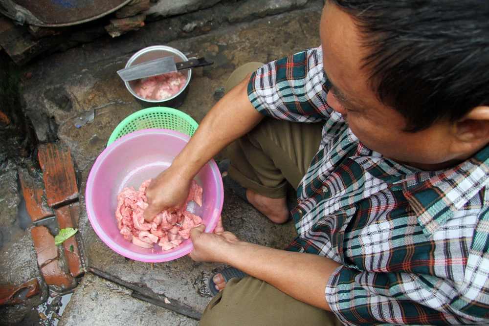 Theo chân người lao động nghèo ngày giáp tết ảnh 9