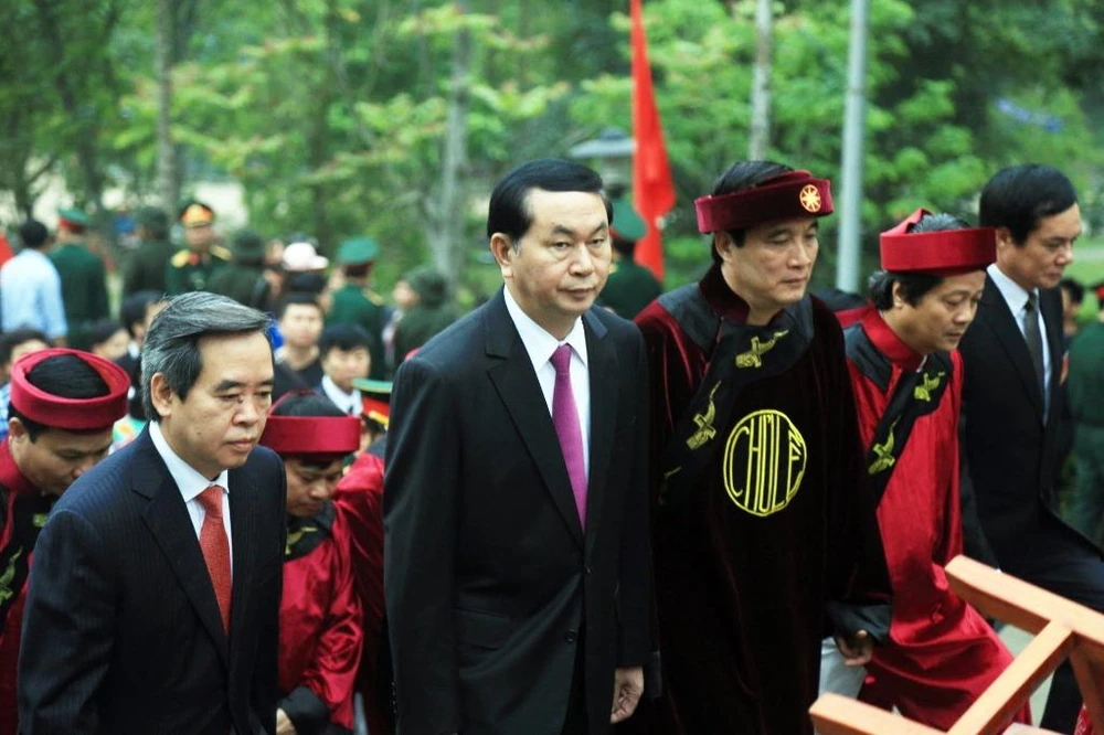 Chủ tịch nước Trần Đại Quang cùng nhiều lãnh đạo Đảng, Nhà nước, các đại biểu Thường trực Tỉnh ủy Phú Thọ... đã tới tham gia buổi lễ.