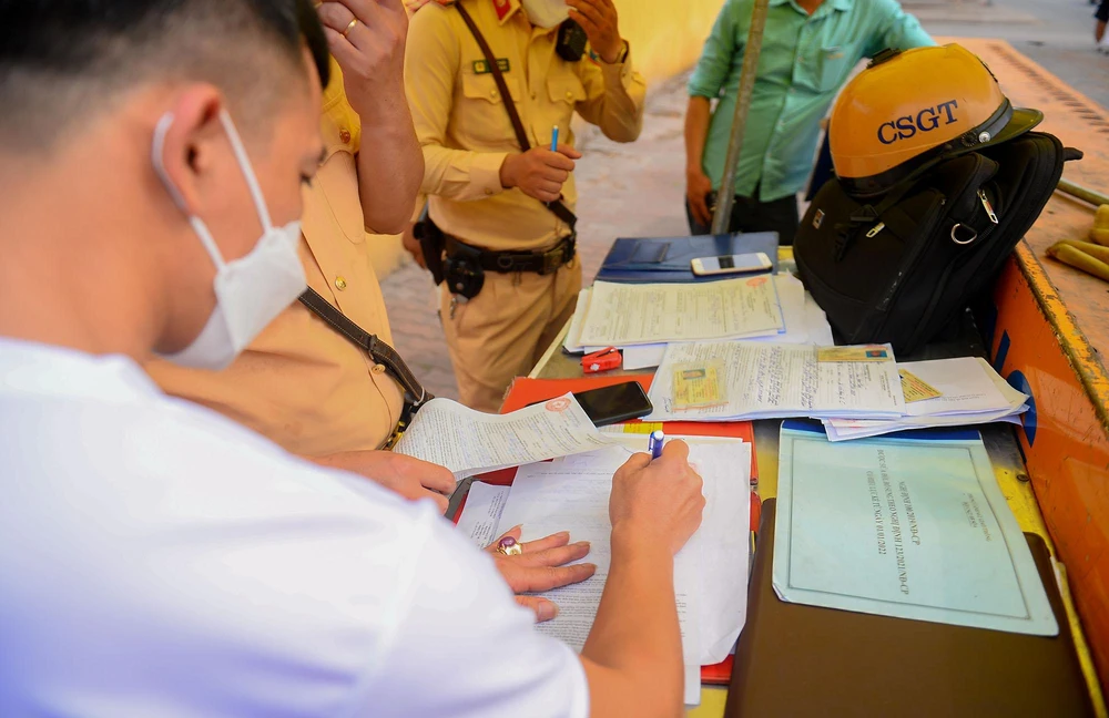 Hầu hết, tất cả các lái xe đều thừa nhận lỗi vi phạm của mình và ký tên vào biên bản xử phạt.