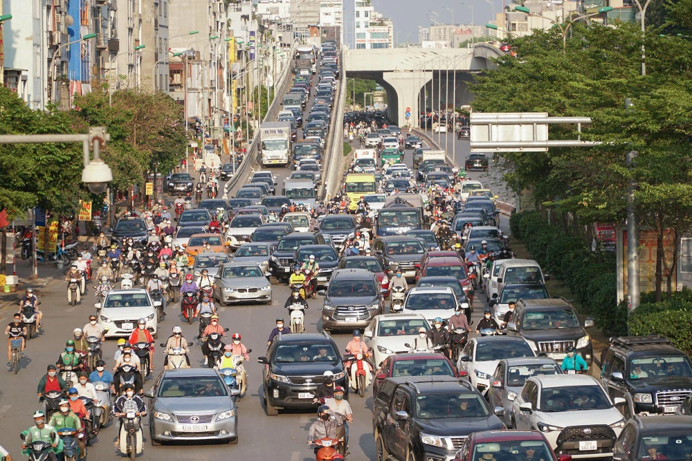 Đoạn đường Trường Chinh cũng, chiều ra Ngã Tư Sở cũng tắc cục bộ.