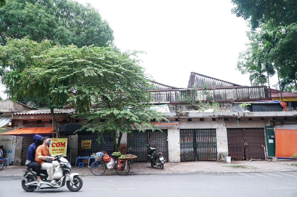 Hiện tại, nhiều ki ốt bán hàng thuộc khu đất này đã đóng cửa, ngừng hoạt động.