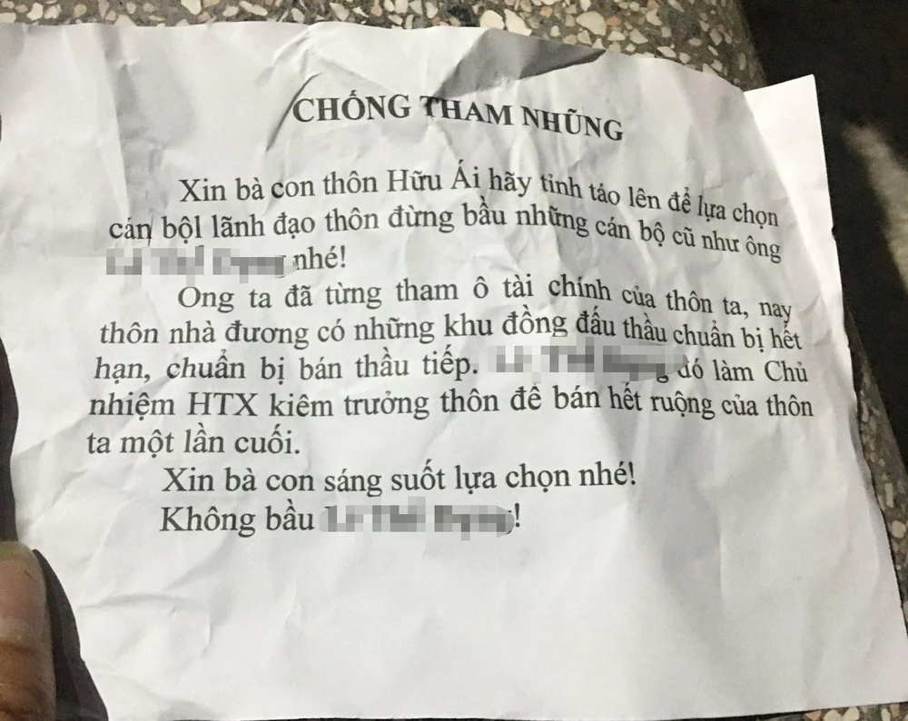 Tờ rơi do người dân thôn Hữu Ái chia sẻ với PLO.