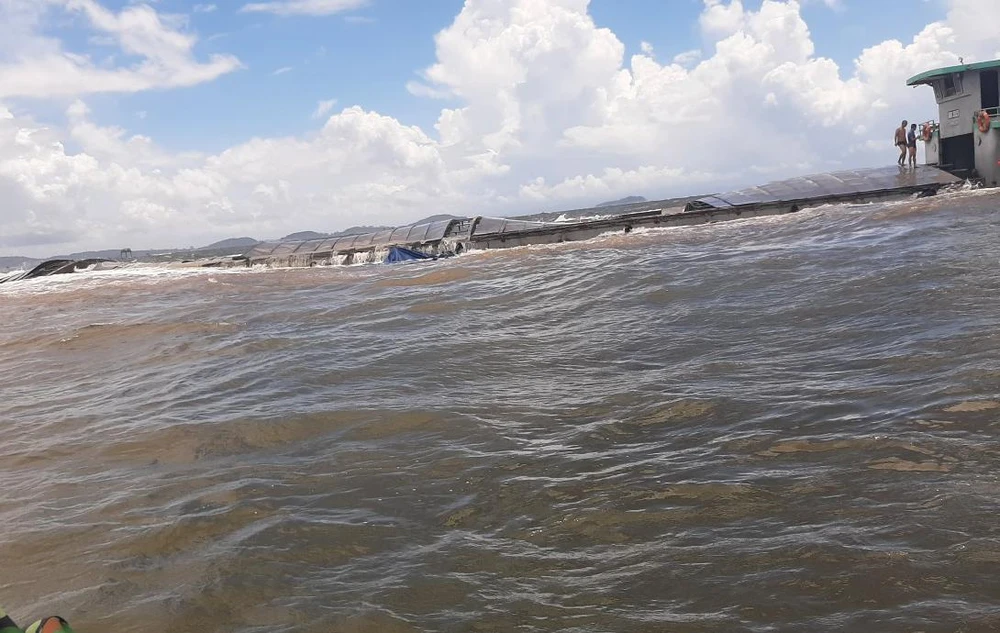 Tàu vận tải số hiệu NĐ 3525 tại thời điểm gặp nạn. Ảnh CTV