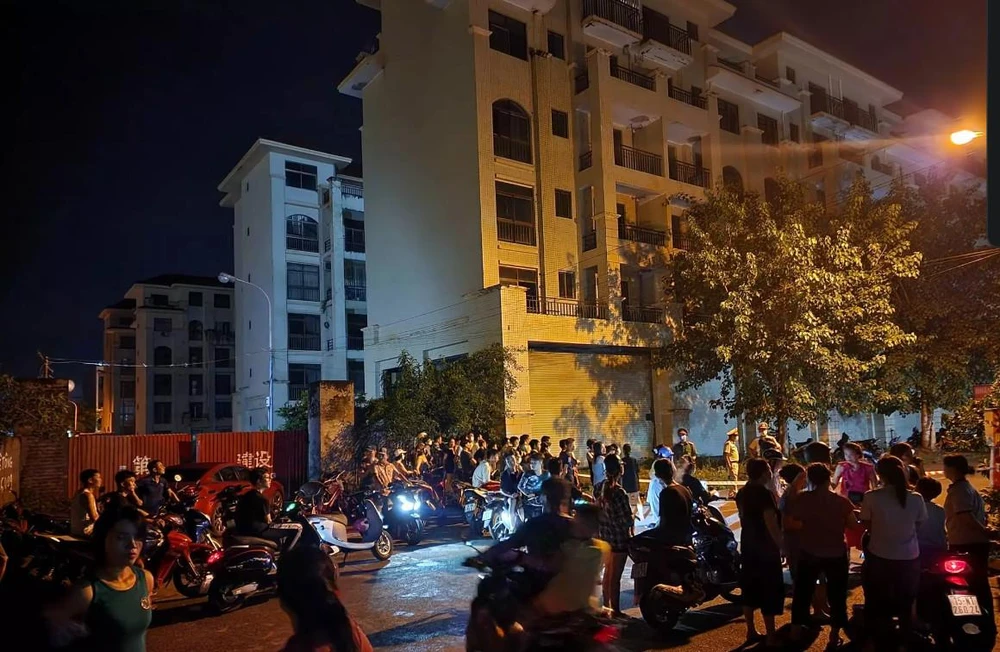 Công an quận Kiến An bảo vệ hiện trường vụ án mạng. Ảnh: CTV