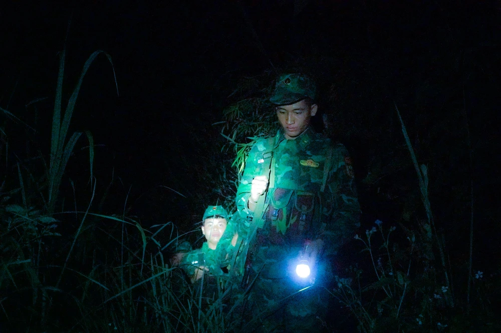 Họ lặng lẽ làm nhiệm vụ giữa rừng, tất cả vì sự bình yên cho biên giới.