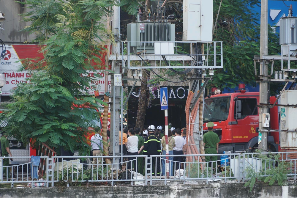 Công an TP Hà Nội cho biết, lúc 13h11 phút ngày 1-8, nhận được tin báo cháy tại địa chỉ số 231 Quan Hoa, phường Quan Hoa, quận Cầu Giấy, Trung tâm chỉ huy Công an TP Hà Nội đã điều động Đội cảnh sát PCCC&amp;CNCH Công an quận Cầu Giấy, Đội cảnh sát PCCC&amp;CNCH Công an quận Đống Đa ngay lập tức đến hiện trường tổ chức tìm kiếm cứu nạn và chữa cháy.