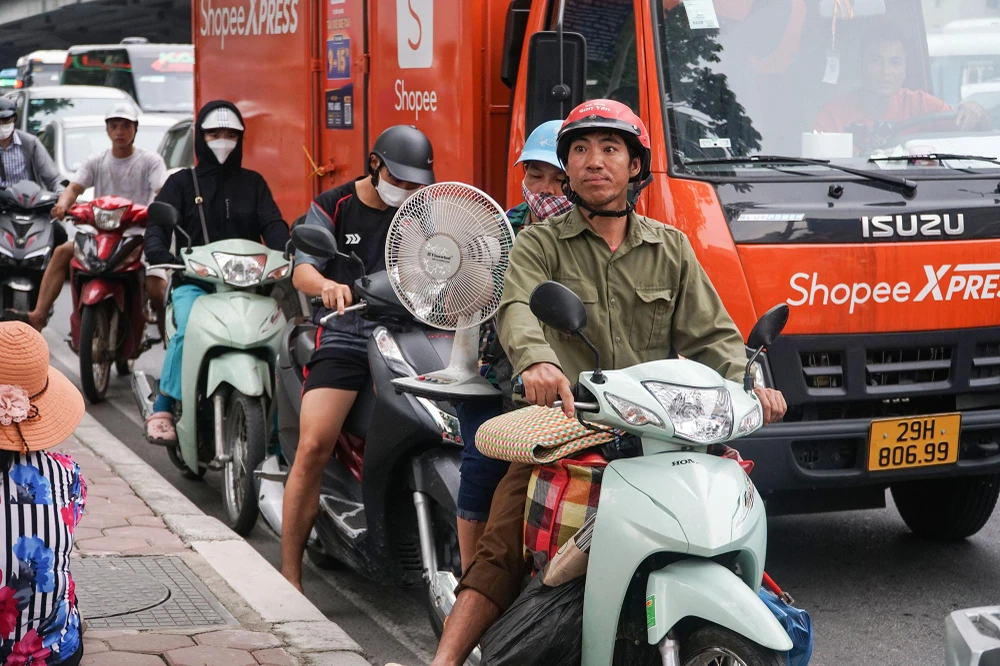 Do được nghỉ 4 ngày nên nhiều người đã tranh thủ về quê để sum vầy cùng gia đình.