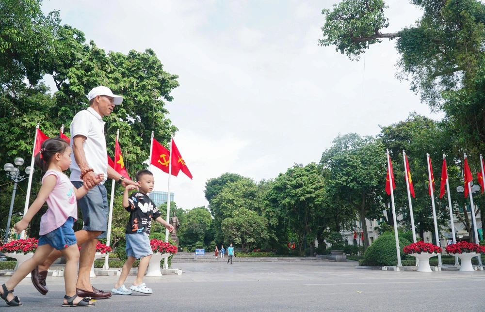 Đặc biệt là thế hệ trẻ hôm nay phải biết nhớ ơn những bậc cha ông đi trước, cố gắng phấn đấu vì sự nghiệp chung của đất nước.