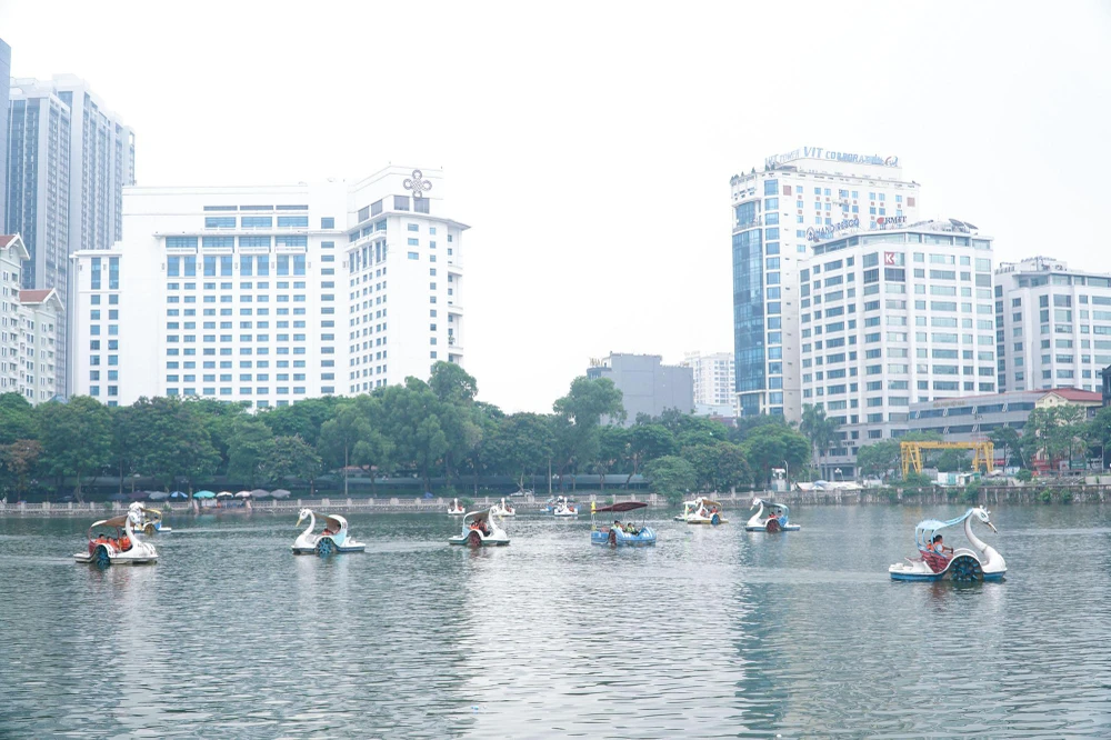 Đây cũng là dịp để nhiều gia đình có cơ hội sum họp, cùng nhau đi chơi vui mừng ngày Quốc khánh.