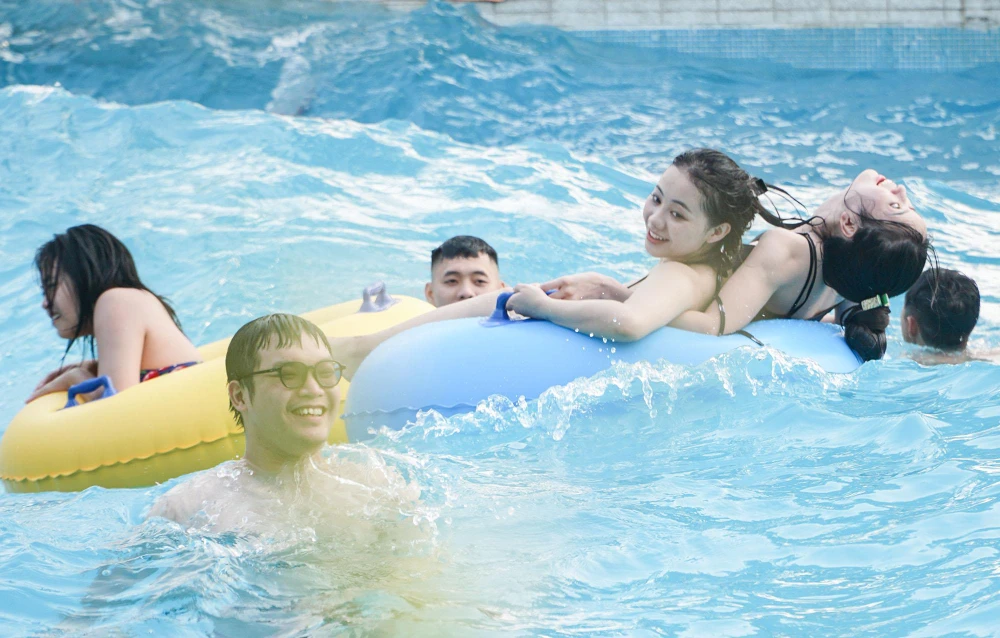 Đây cũng là dịp để nhiều gia đình có cơ hội sum họp, cùng nhau đi chơi vui mừng ngày Quốc khánh.