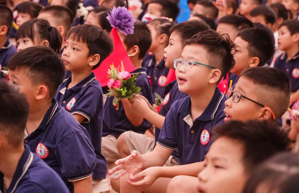 Các em học sinh đều tươi vui, rạng rỡ.