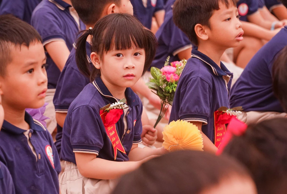 Đây là buổi lễ khai giảng năm học mới đầy ý nghĩa sau 2 năm dịch bệnh, các em phải học online.