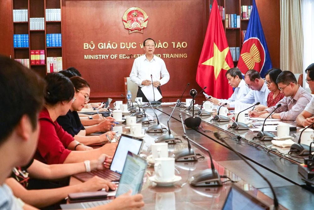 Thứ trưởng Bộ GD&amp;ĐT Phạm Ngọc Thưởng phát biểu tại Hội nghị. Ảnh: PHI HÙNG