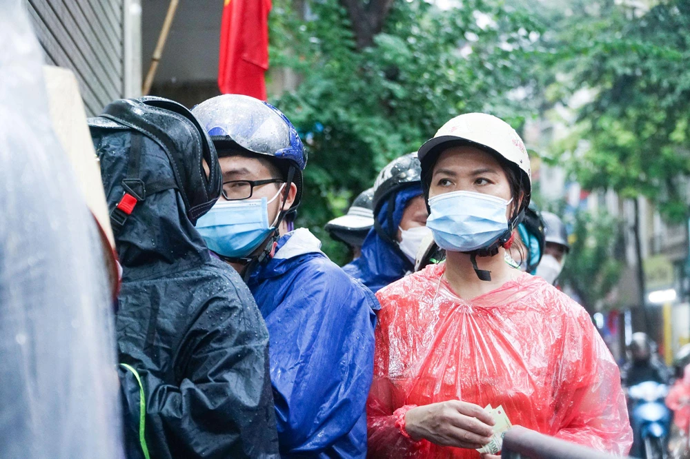 Chính vì thế, giữa rừng các thương hiệu bánh Trung thu nổi tiếng, các loại bánh hiện đại với các kiểu nhân hoặc tên gọi mỹ miều, Bảo Phương vẫn là lựa chọn của những người mê vị Trung thu cổ, tôn trọng những gì xưa cũ. Chính vì thế, giữa rừng các thương hiệu bánh Trung thu nổi tiếng, các loại bánh hiện đại với các kiểu nhân hoặc tên gọi mỹ miều, Bảo Phương vẫn là lựa chọn của những người mê vị Trung thu cổ, tôn trọng những gì xưa cũ.