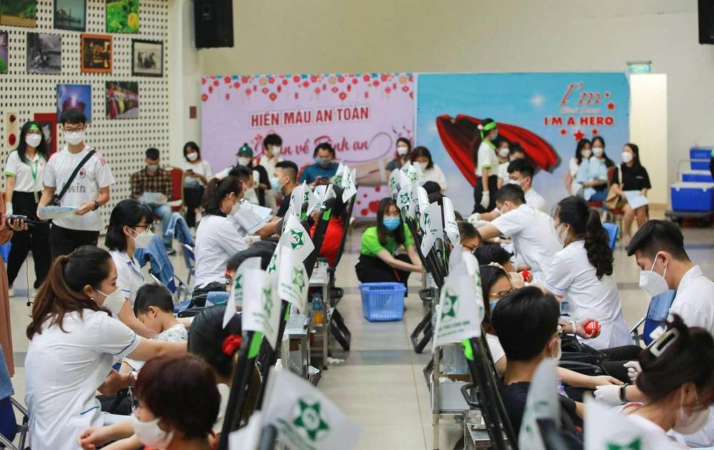 Tất cả những người đến hiến máu đều được chăm sóc, theo dõi rất kỹ lưỡng.