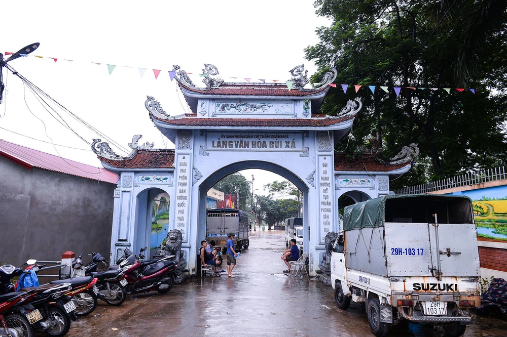 Ghi nhận vào sáng 9-9, nước ở sông Bùi và sông Tích dâng cao, khiến một số nơi trên địa bàn huyện Chương Mỹ, TP Hà Nội bị ngập sâu.