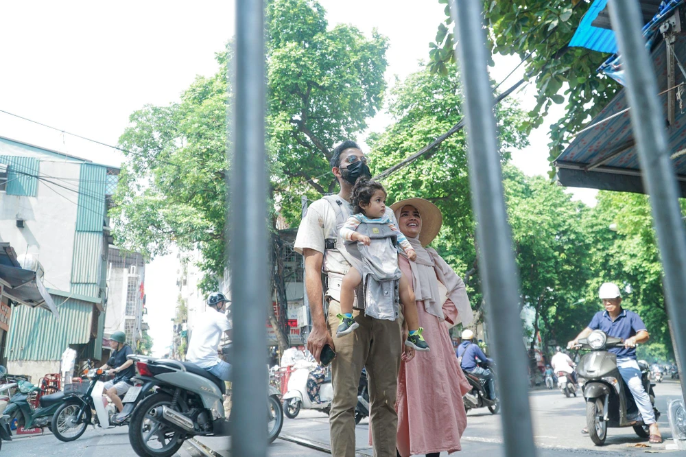 Hôm 14-9, lãnh đạo UBND quận Hoàn Kiếm thông tin, quận này sẽ tạm thời đóng cửa phố cà phê đường tàu.