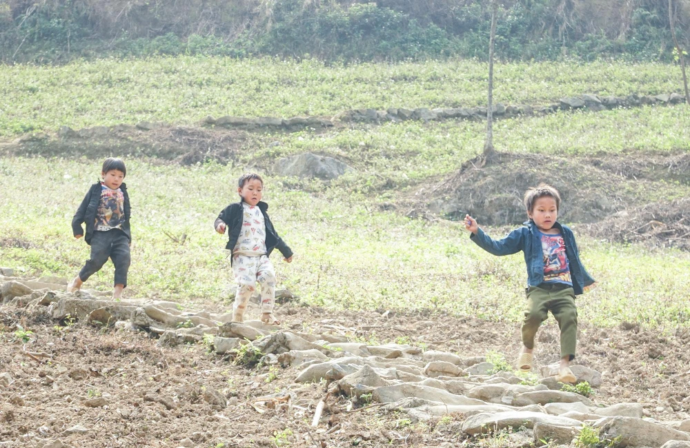 Theo Bộ GD&amp;ĐT, nhiều trẻ em tiếp cận với GDMN muộn so với độ tuổi, nhất là đối với trẻ em ở các vùng khó khăn. Ảnh: PHI HÙNG